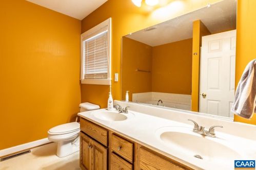 11 Shiloh Ct, Bybee VA  22963-3217 exterior