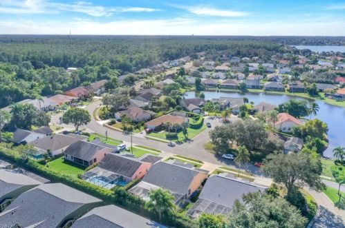 1812 Piccadilly Circus, Naples FL 34112-3687 exterior