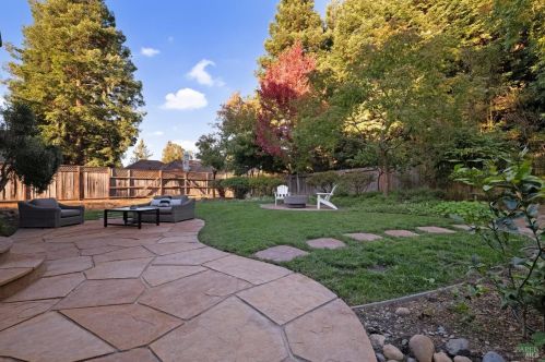 7592 Meadowlark Dr, Sebastopol, CA 95472-4434
