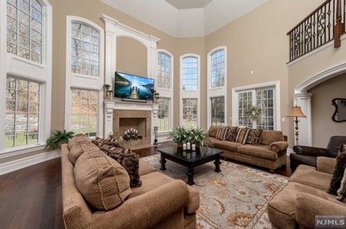 243 Glen Pl, Franklin Lakes NJ  07417-2707 exterior