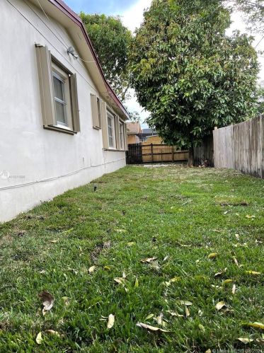 9325 24 Pl, Hollywood FL 33024-3125 exterior