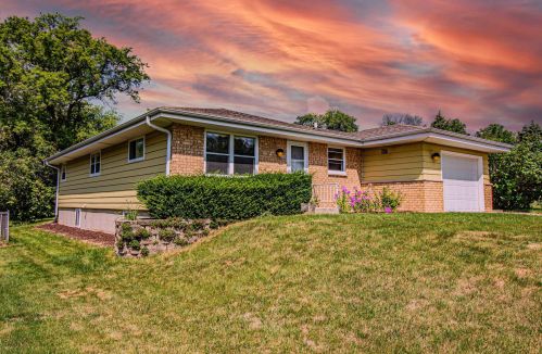 2300 Allen Ln, Waukesha, WI 53186-7003