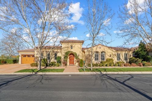 7260 Pitlochry Dr, Gilroy, CA 95020-3066
