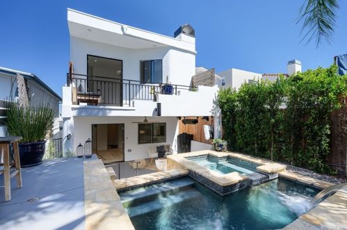 513 Dianthus St, Manhattan Beach CA  90266-6720 exterior