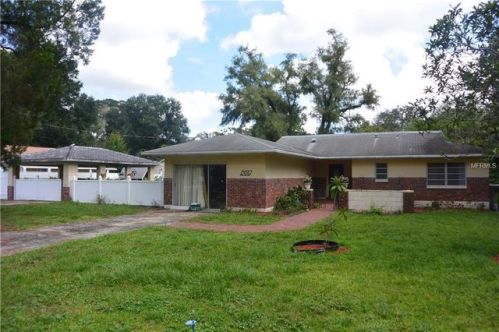 206 1st Ave, Lutz, FL 33549-4220