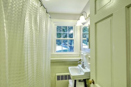 16 Cormier Rd, Lincoln RI  02865-3104 exterior