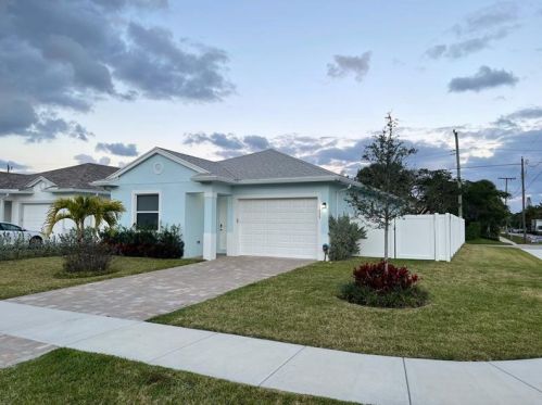 1033 Mango Dr, Delray Beach, FL 33444-2286