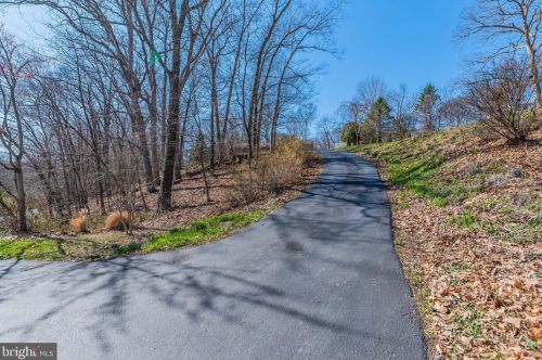 3 Sunset Dr, Navy Sup Dpt PA  17050-1652 exterior