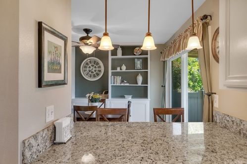 20046 Avenue Of The Oaks, Santa Clarita CA  91321-1361 exterior