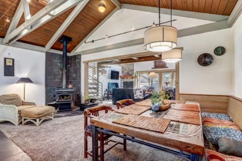 725 Stanford Ave, South Lake Tahoe CA  96150-2417 exterior