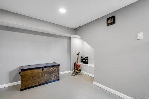 11 Peter Parley Row, Kensington CT  06037-3123 exterior