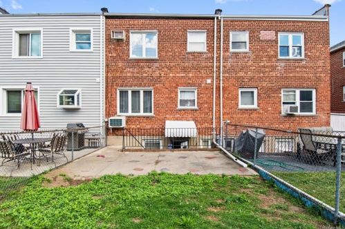 927 Dean Ave, Bronx NY  10465-1609 exterior