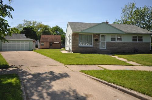 7324 Abert Ct, Milwaukee, WI 53216-1929