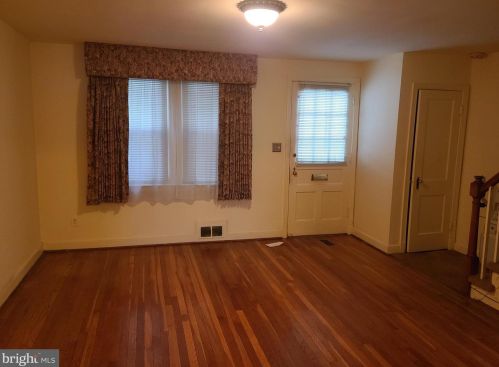 4242 Grant St, Washington, DC 20019-8009