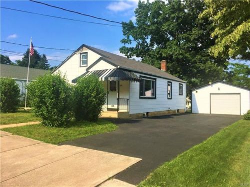 530 Diamond St, Slatington, PA 18080-1311