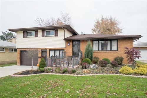 15 Dale Dr, Tonawanda, NY 14150-4308