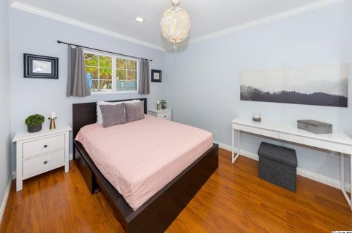 3041 Alabama St, Glendale CA 91214-2703 exterior