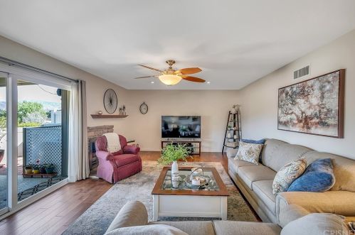 20046 Avenue Of The Oaks, Santa Clarita CA  91321-1361 exterior