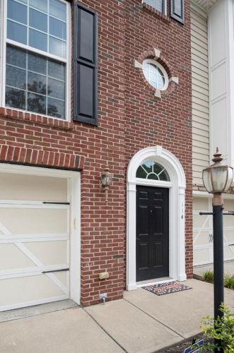 114 Brushwood Dr, Newport, KY 41071-8004
