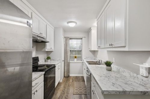 806 Gallant Fox Dr, Dallas TX  75211-6928 exterior