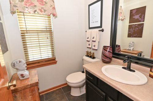 715 Apple Orchard Dr, Waterford WI  53185-2895 exterior