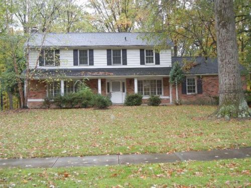 10520 Whitewood Rd, Cleveland, OH 44141-1641
