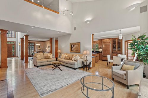 1961 Hidden Reserve Ct, Thiensville, WI 53092-5565