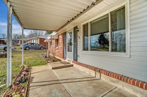 19 Plymouth Ln, Covington KY 41018-2757 exterior