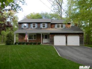 32 Clearbrook Dr, Smithtown, NY 11787-4805