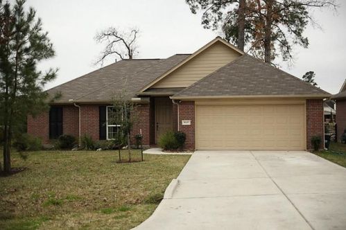 9115 Lake Side Dr, Magnolia, TX 77354