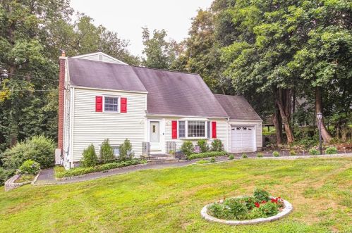 1423 Ivy Rd, Mohegan Lake, NY 10547-1408
