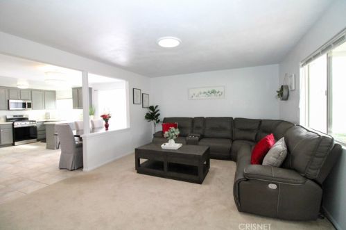 2241 Ravenna St, Simi Valley CA  93065-2737 exterior