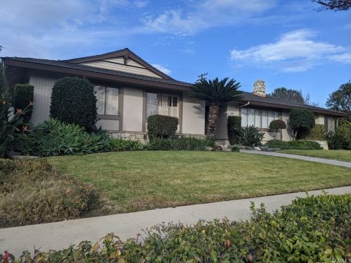3213 Sunnywood Dr, Fullerton, CA 92835-1858