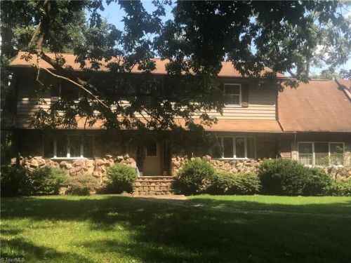 203 Holly Hill Rd, Thomasville, NC 27360-5819