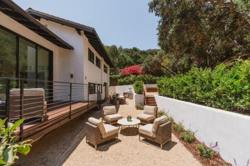 1328 Manitou Rd, Santa Barbara CA  93101-4942 exterior
