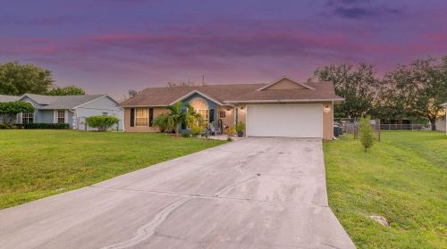 3662 Voyager St, Fort Pierce, FL 34953-3781