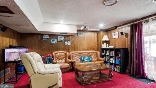 1908 Greymont St, Philadelphia PA 19116-3916 exterior