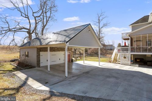 52 Oak Crest Dr, Richmond National Battlefiel VA  22835-1579 exterior