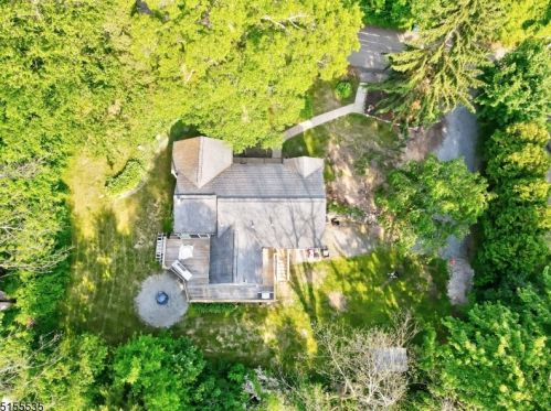 25 Grandview Ln, West Milford NJ  07480-1424 exterior