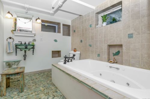 15 16th St, New Hyde Park NY  11040-4914 exterior