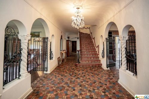 501 Vine St, Victoria TX exterior