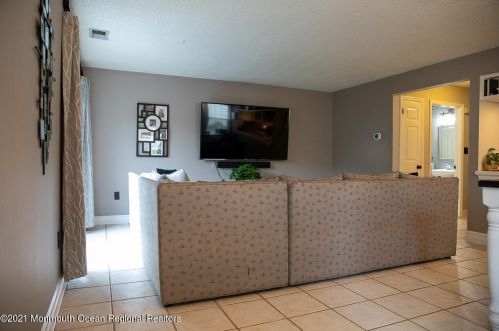 8 Richmond Ct, Tinton Falls, NJ 07712-7731