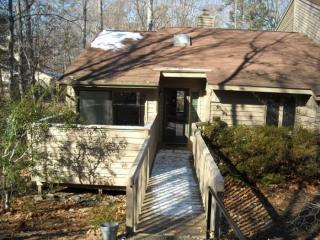 1 Creekview Ln, Durham NC  27705-5581 exterior