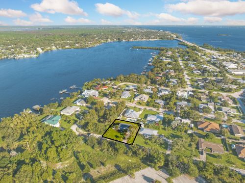 8066 140th St, Sebastian, FL 32958-3219