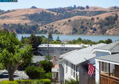 76 Buena Vis, Benicia CA  94510-2653 exterior