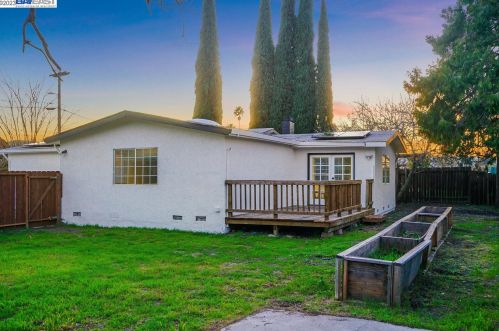 2954 Clearland Cir, West Pittsburg CA  94565-3243 exterior