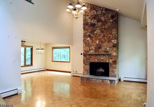 49 Yuma Ln, Skyline Lakes, NJ 07456-1225