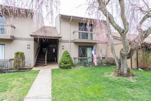 56 Claremont Ct, Tinton Falls, NJ 07701-5418