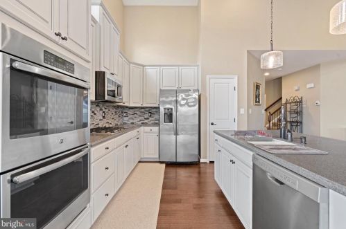 32 Black Forest Ln, Lovettsville VA  20180-8506 exterior