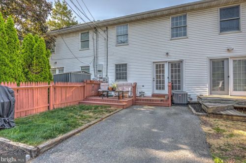 834 Ocean Ave, Lancaster PA  17603-5068 exterior